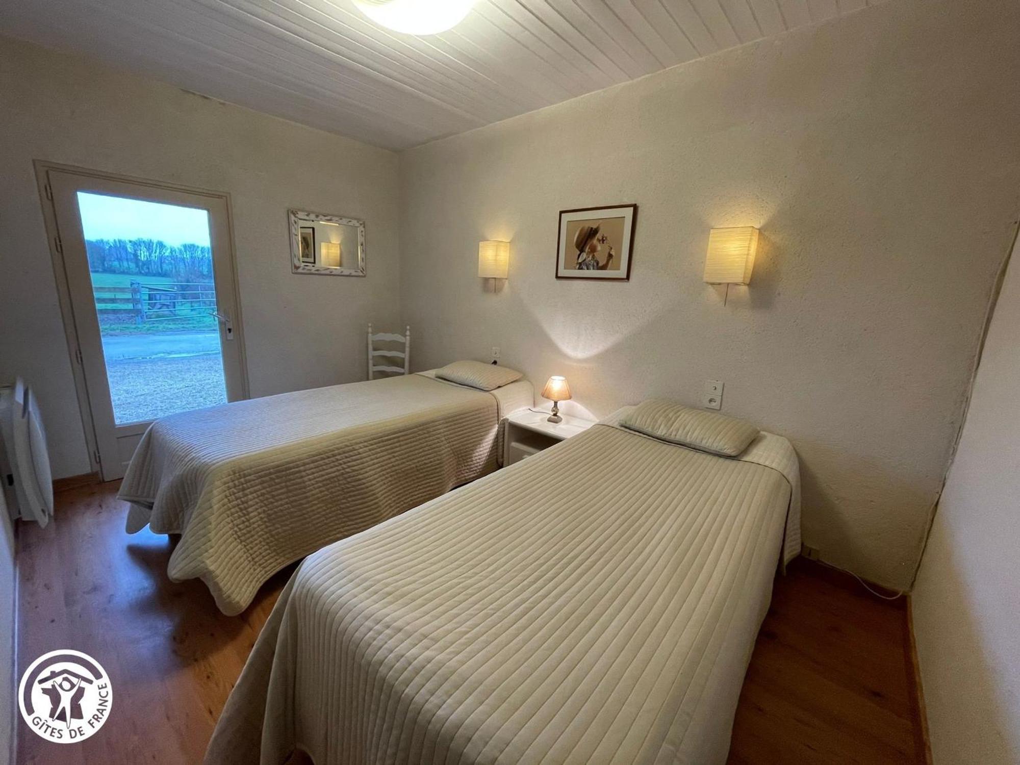 Gîte Saint-Michel-Mont-Mercure, 3 pièces, 4 personnes - FR-1-426-249 Sevremont Extérieur photo