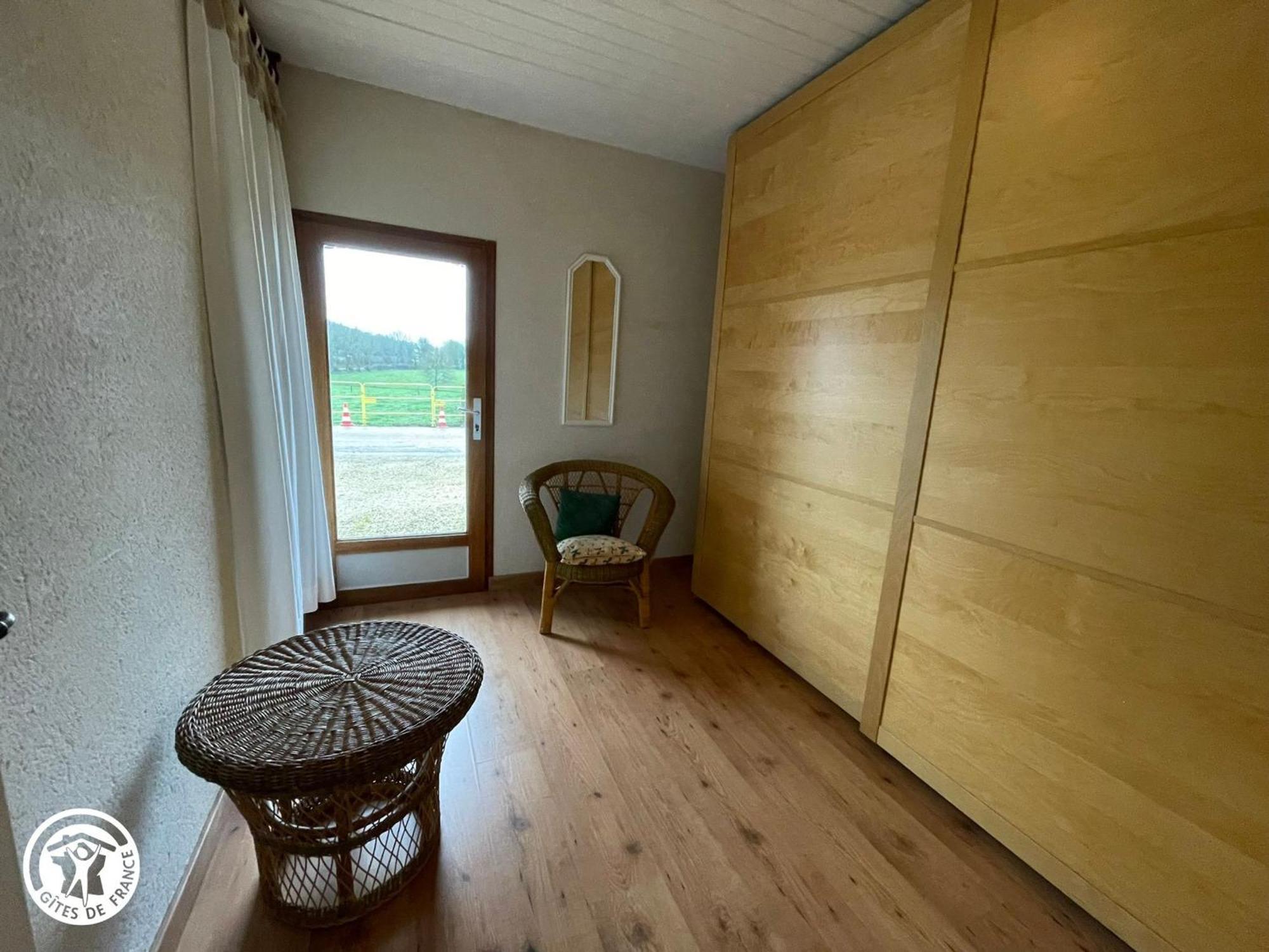 Gîte Saint-Michel-Mont-Mercure, 3 pièces, 4 personnes - FR-1-426-249 Sevremont Extérieur photo