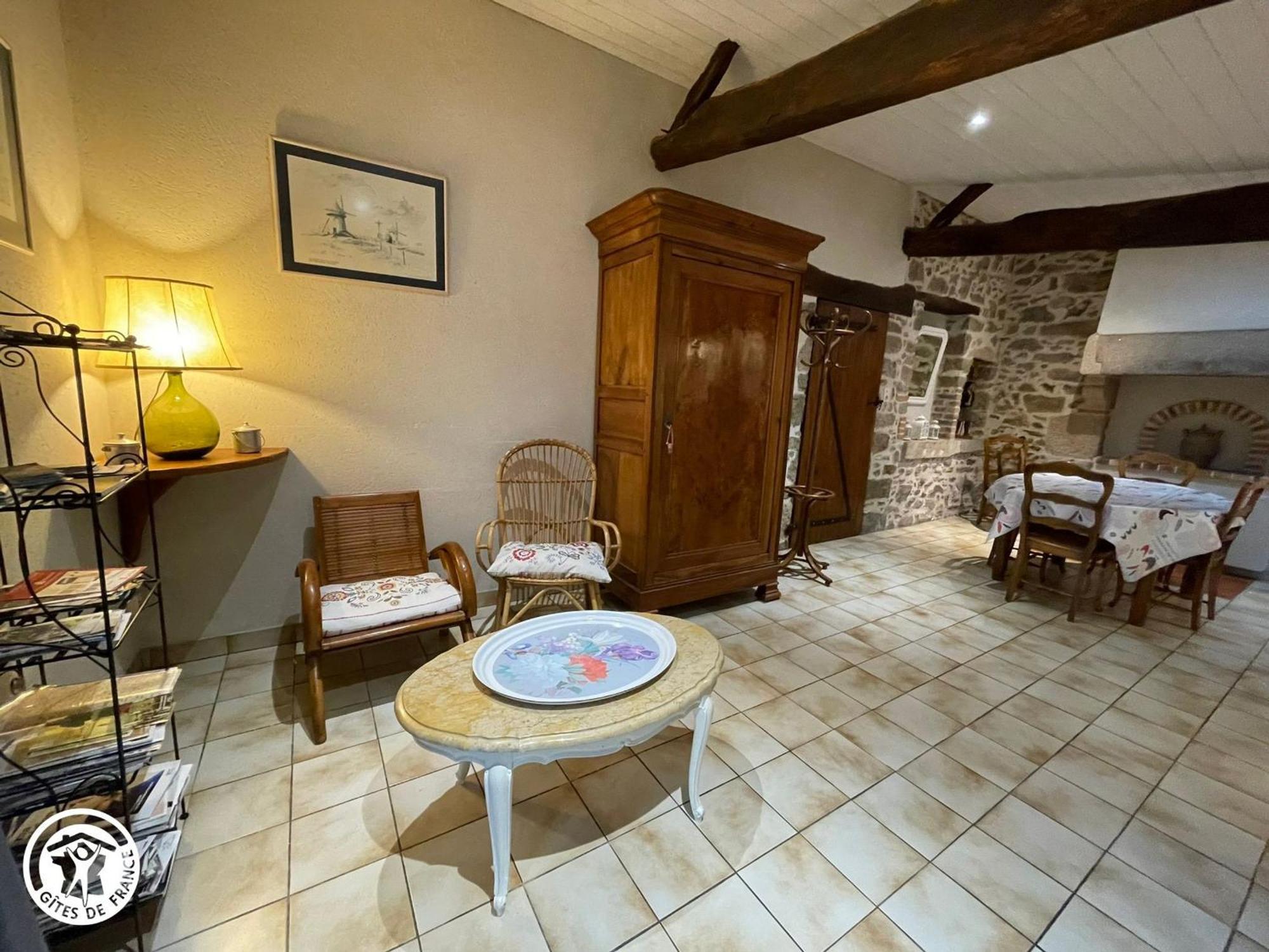 Gîte Saint-Michel-Mont-Mercure, 3 pièces, 4 personnes - FR-1-426-249 Sevremont Extérieur photo
