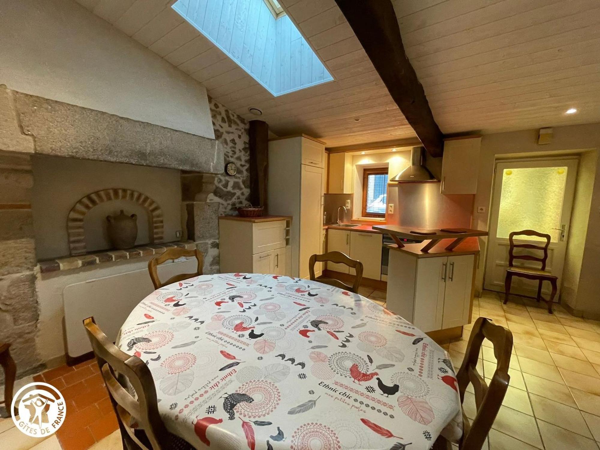 Gîte Saint-Michel-Mont-Mercure, 3 pièces, 4 personnes - FR-1-426-249 Sevremont Extérieur photo