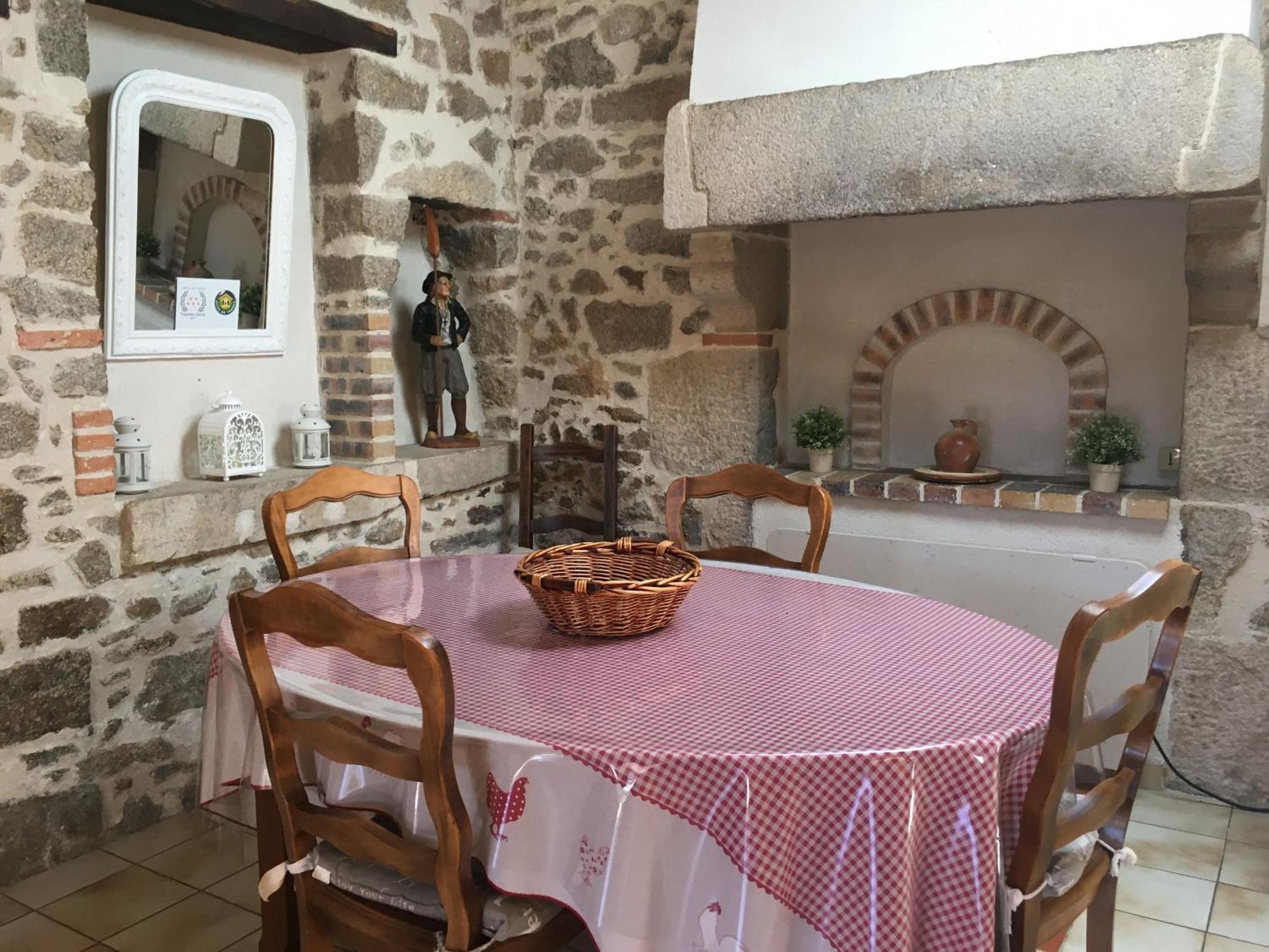 Gîte Saint-Michel-Mont-Mercure, 3 pièces, 4 personnes - FR-1-426-249 Sevremont Extérieur photo
